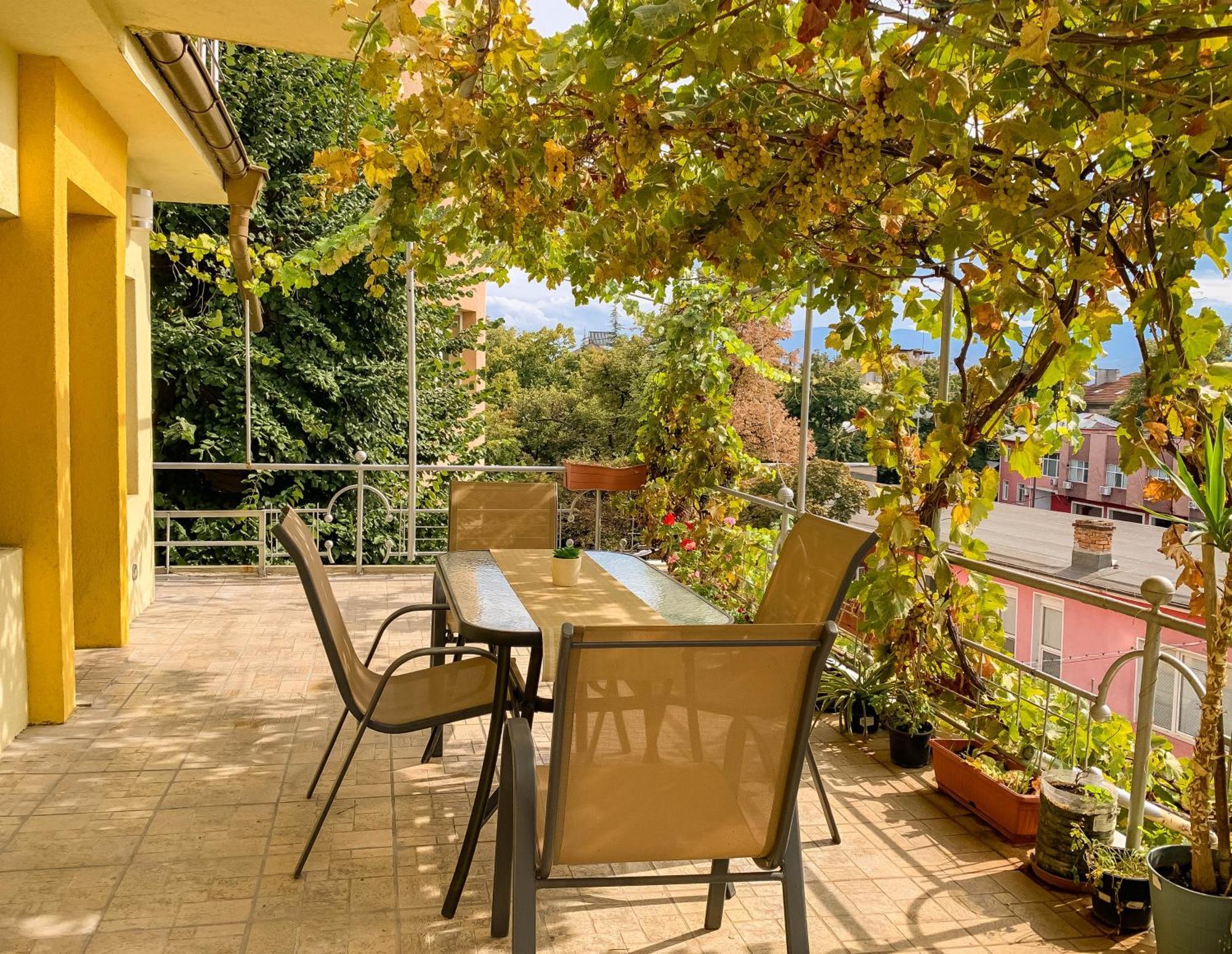 2-Bedroom Flat - Sunny Balcony Пловдив Экстерьер фото